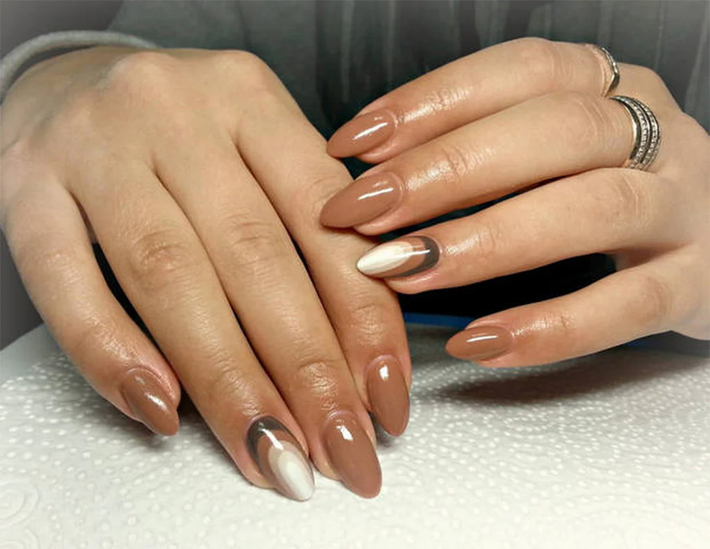 How to paint your nails the ideal shade of light brown according to BackstageViral.com